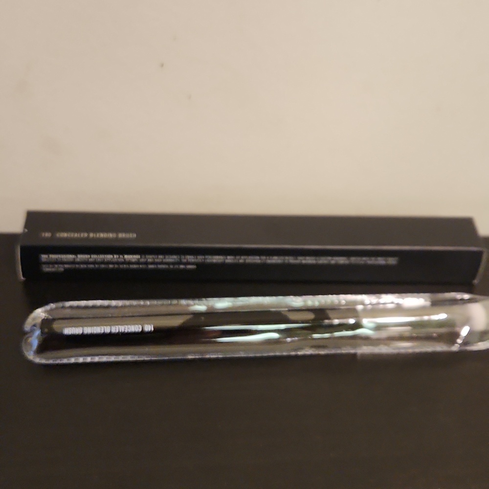 IL Makiage Concealer blending Brush # 140 - Picture 4 of 6